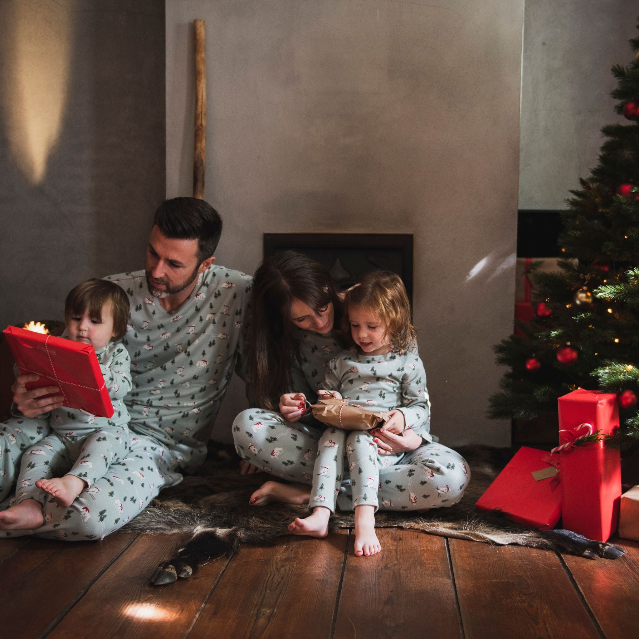 Six Fun Christmas Indoor & Outdoor Activities to Play with Kids