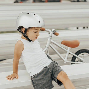 Kids bike helmet with dial-fit system and soft lining.
