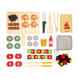 Close-up of the 36 accessories included in the barbecue set, such as skewers and tongs.