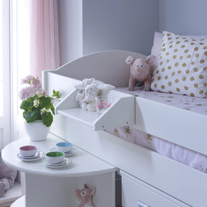 Multifunctional bunk bed for kids' rooms.