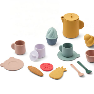 Liewood picnic set includes 2 cupcakes, 2 ice cream, 3 types of food, 2 tea cups with saucers and teaspoons, a teapot and a sugar jar.