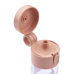 Liewood water bottle's lid is easy to open.