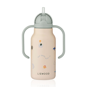 Front view of the Liewood Kimmie water bottle with the light green lid, showing the built-in pop-up straw in the open position.