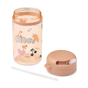 The liewood peach-colored straw cup shown disassembled with the lid placed on the table next to the clear illustrated bottle and straw insert.