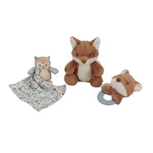 Cuddly plush dolls and rattles in Little Dutch baby gift set.