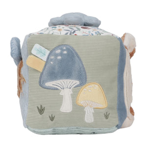 Little Dutch soft activity cube displaying unique textures and shapes.