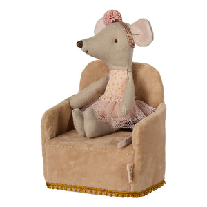 Sturdy foldable chair for Maileg mouse hole farmhouse.