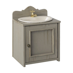 Maileg miniature sink in a white background.