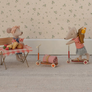 Perfect size for Maileg mice and imaginative adventures.