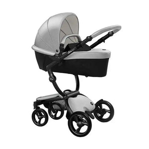 ngled view of the Mima Xari pram utilizing the patented carrycot inside system.