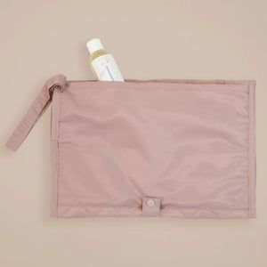 MiniDream portable mat with pockets for babies.