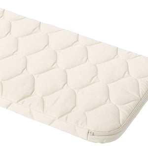Removable organic cotton cover with zipper detail