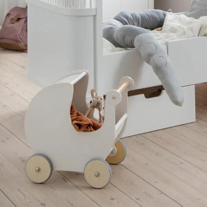 Sebra White Playroom with Crib and Soft Toys