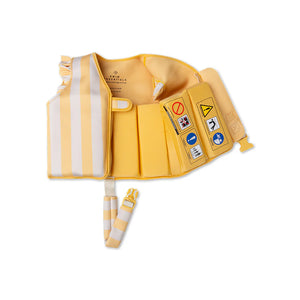 Image of the interior lining showing the weight limit and European safety certification marks.