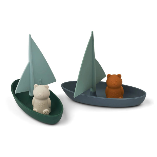 Liewood Bath Toys Ensley Boats 2 pack: Sail away with Mr. Bear and Cat on these adorable floating boats, designed for bath-time adventures.
