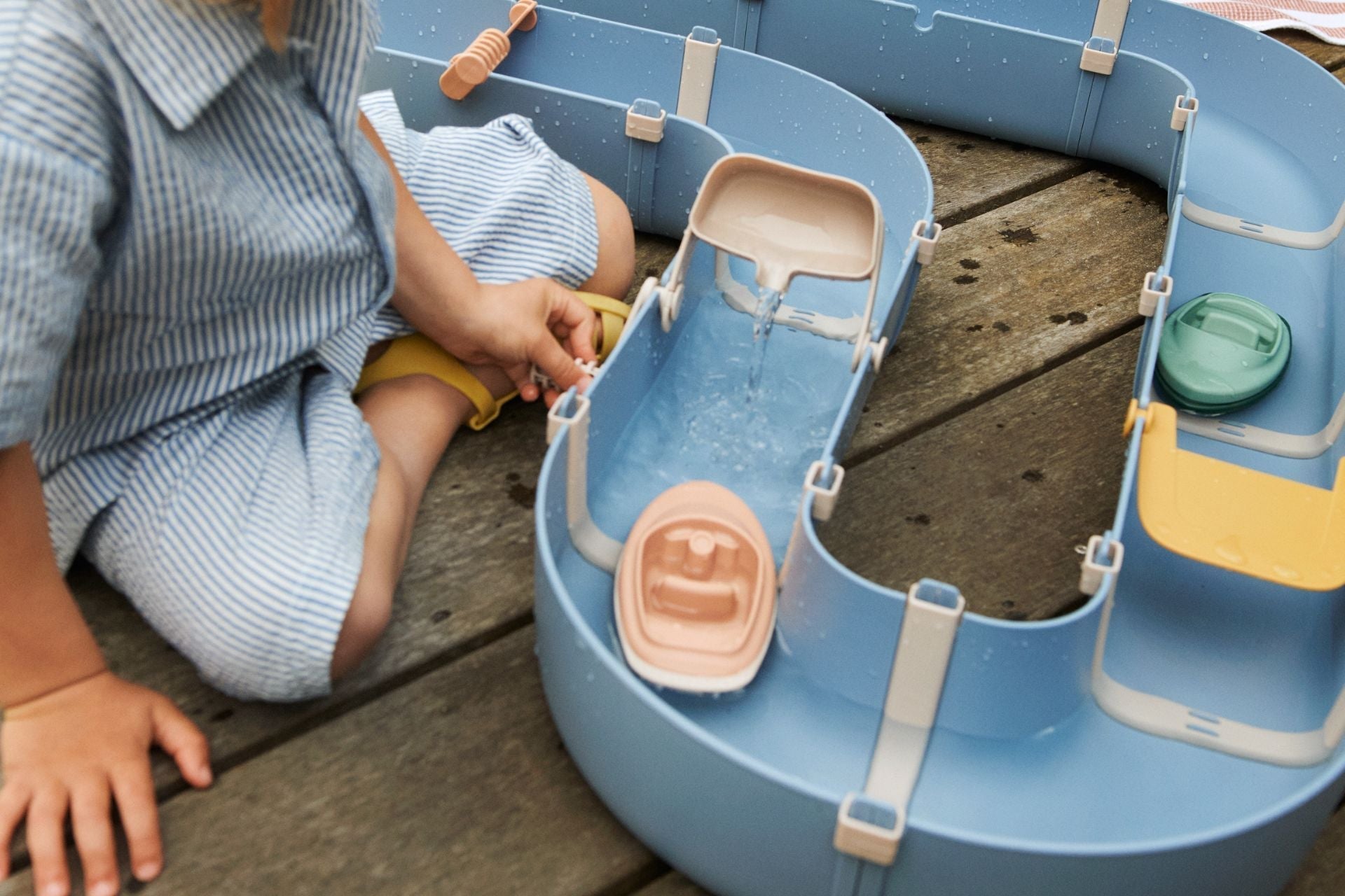 Liewood outdoor waterway play set