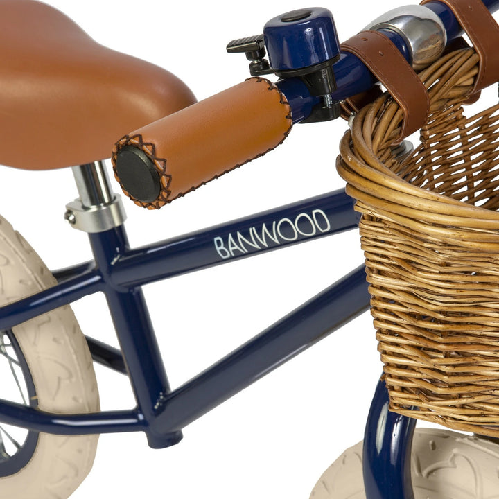 Close-up of the bike's wicker basket and faux-leather seat