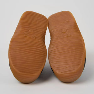 Bottom view of the camper trainers.