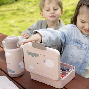 Lifestyle image of insulated water bottle 340ml.