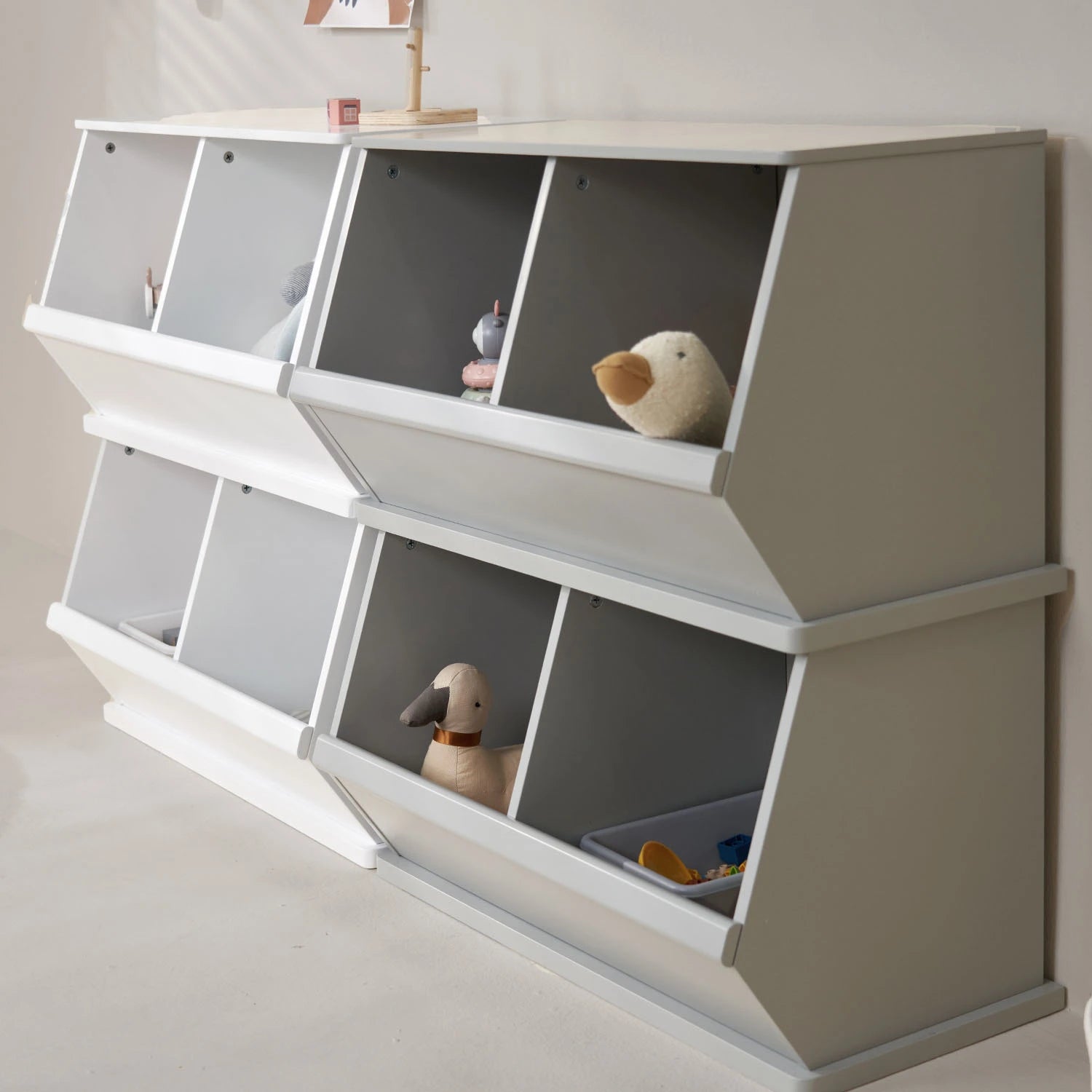 5-star customer review praising the organization and style of the wooden toy storage trunks