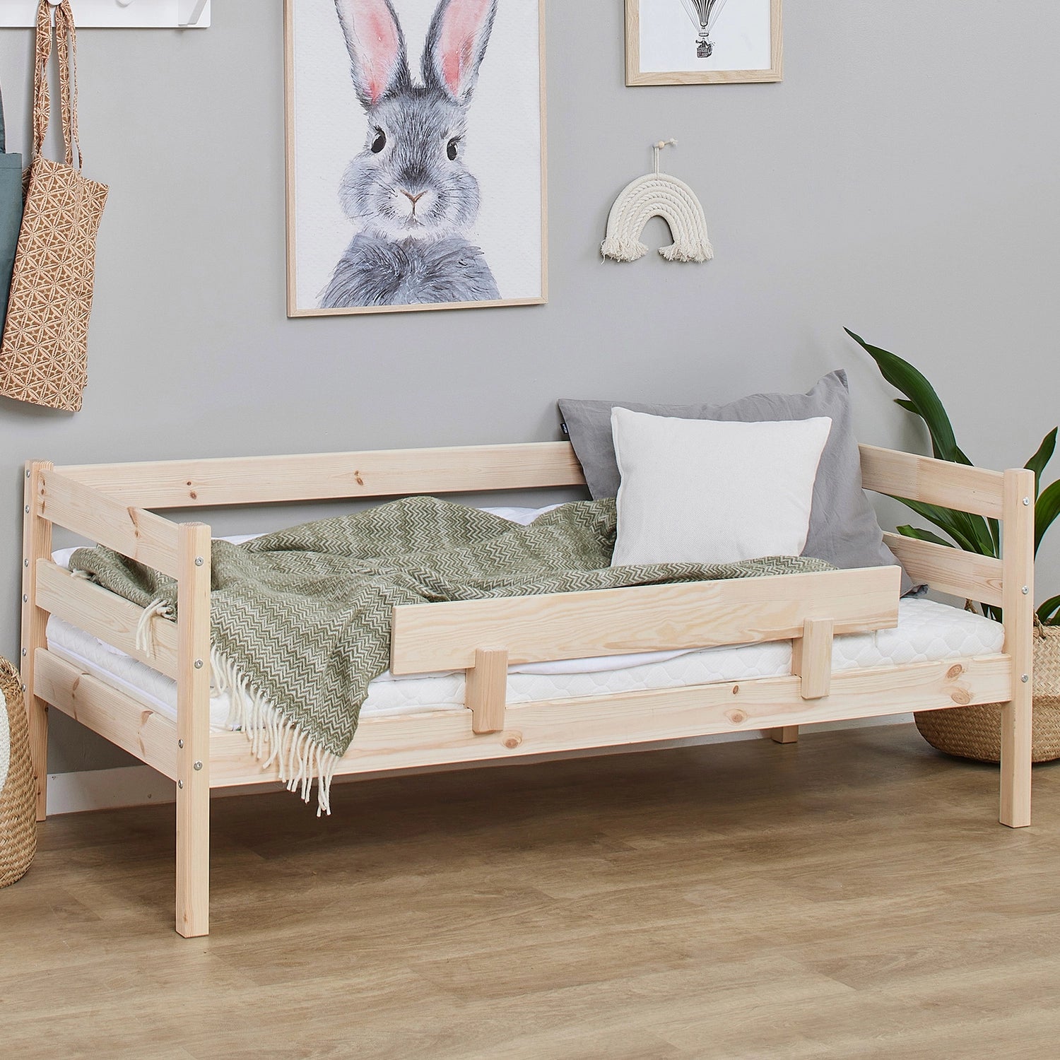 hoppekids daybed in modern children’s bedroom
