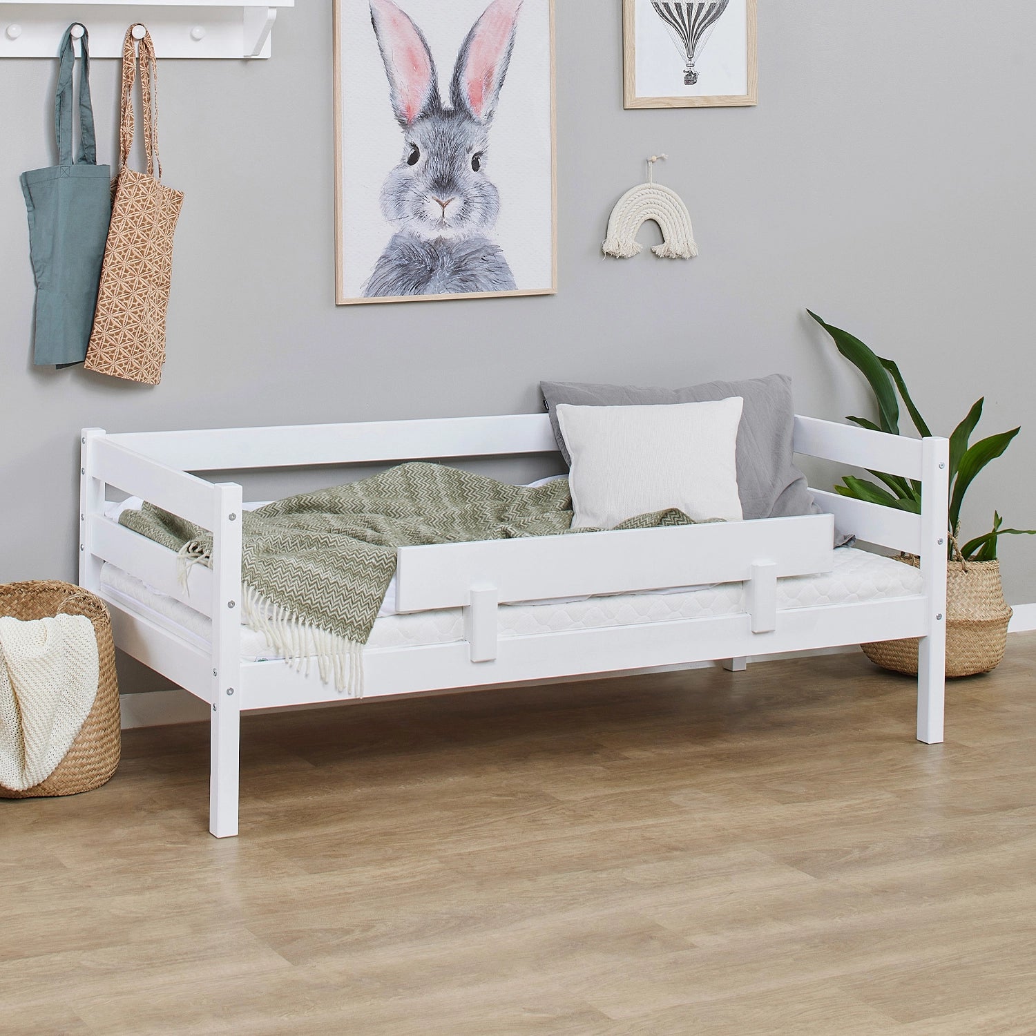 Hoppekids eco shorty daybed with safety rail in white