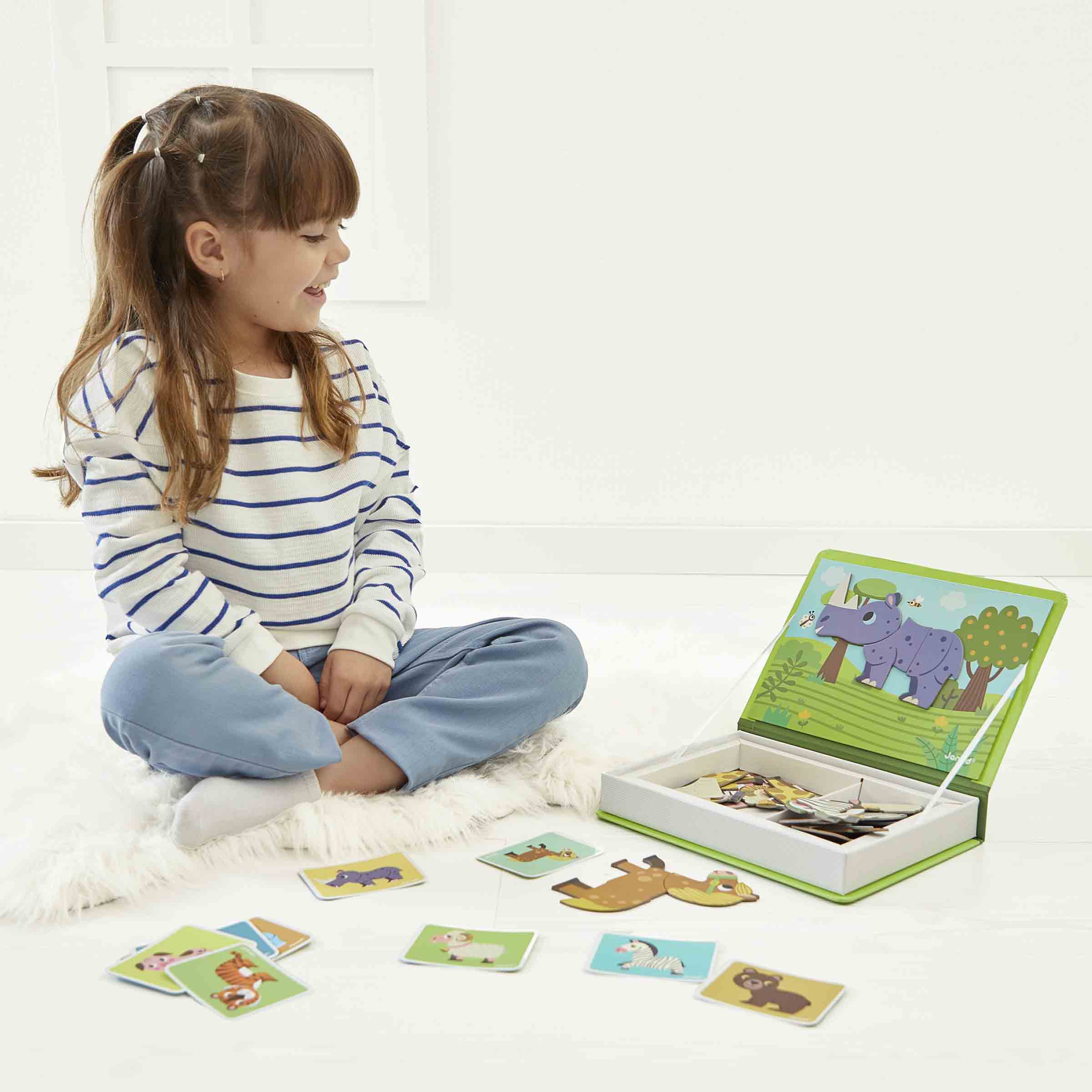 Janod Animals Magneti'Book - 30 Magnets