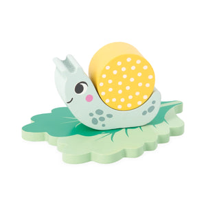 A close-up of the game’s components, including snails, shells, and salad leaves.