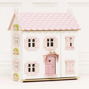 This dollhouse inspires imaginative play and refines coordination skills.