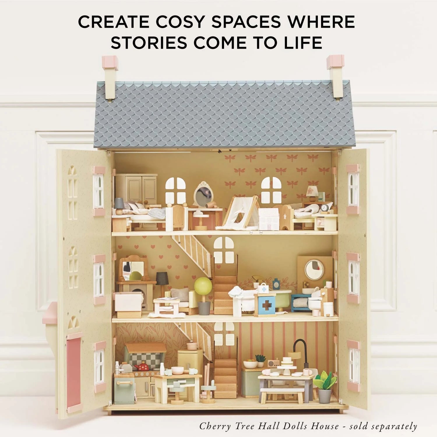 Le toy van wooden doll house furniture set is decorated in the doll house.