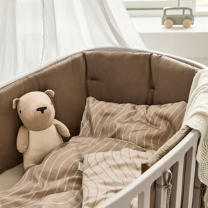 Long-lasting convertible oval crib for baby and toddler.
