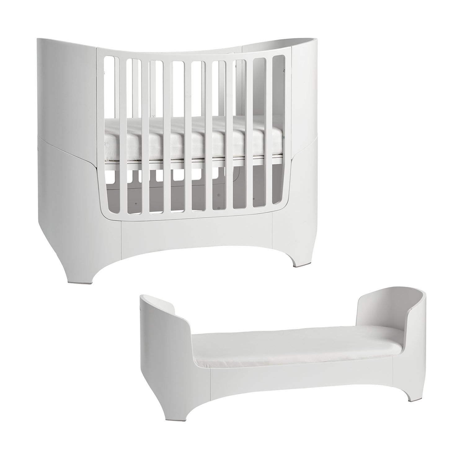 Leander Classic baby junior bed for 0-7 years in white colour.