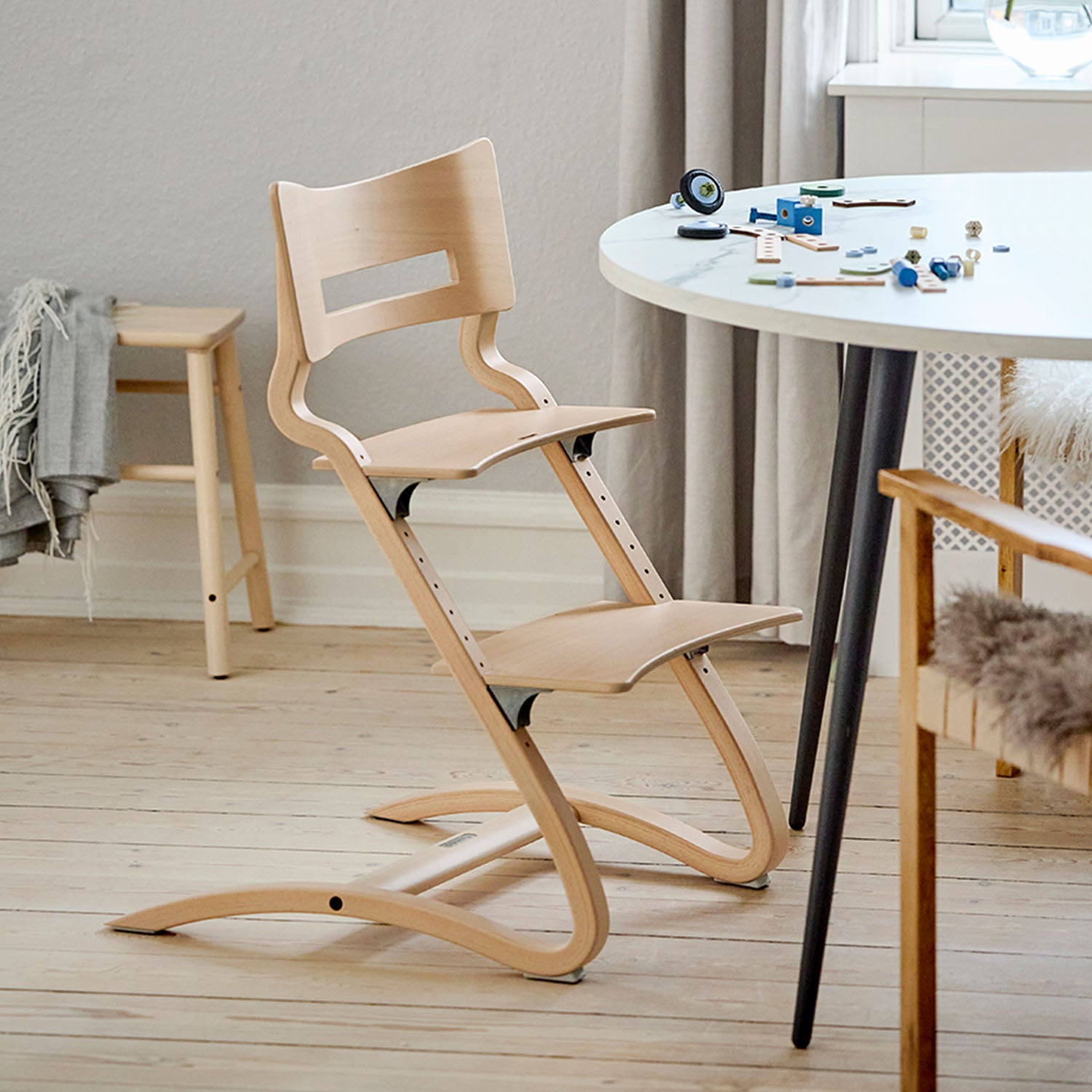 Detailed view of the springy wood structure of the Leander chair frame..