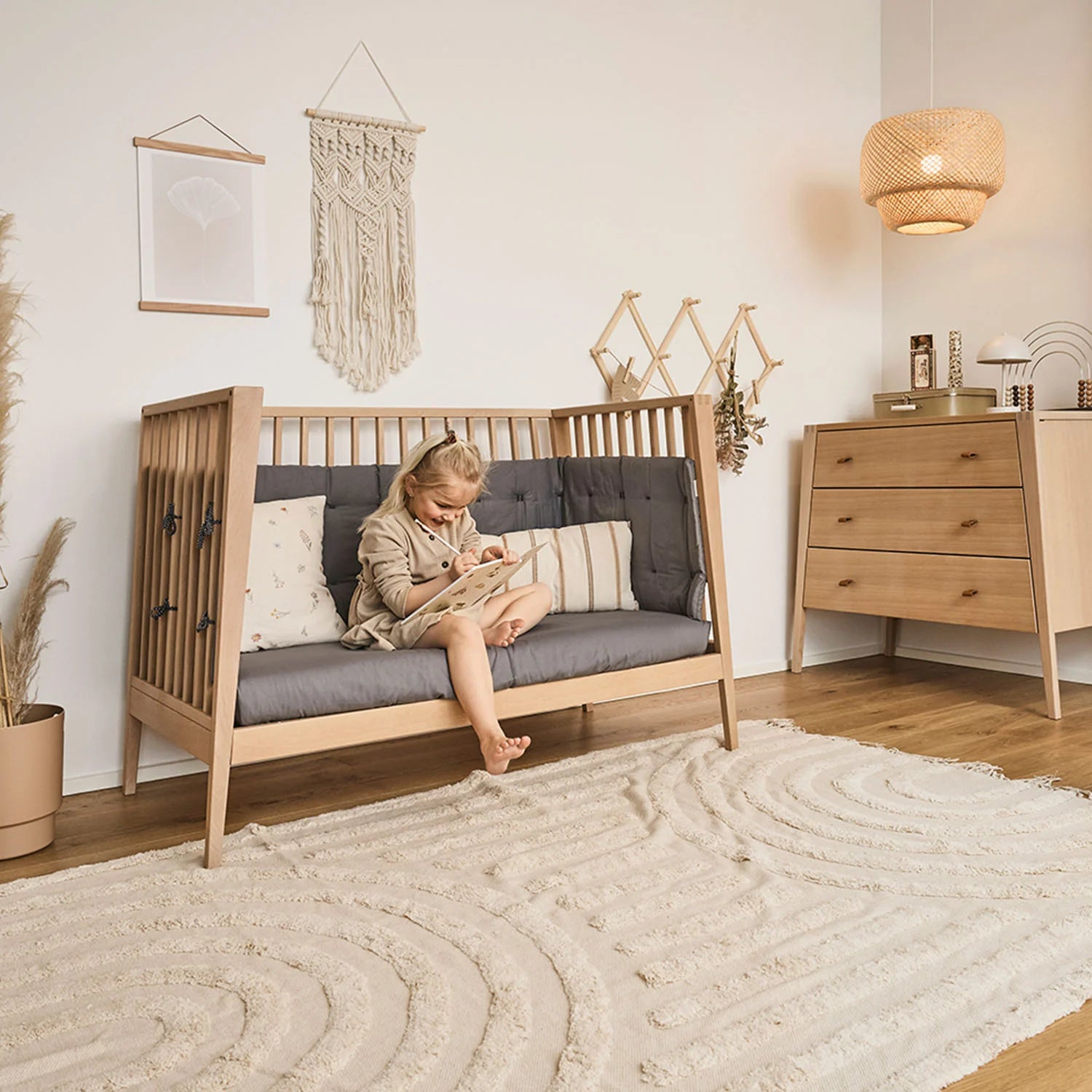 Leander Linea™ Baby Cot transformed into a cozy toddler sofa.