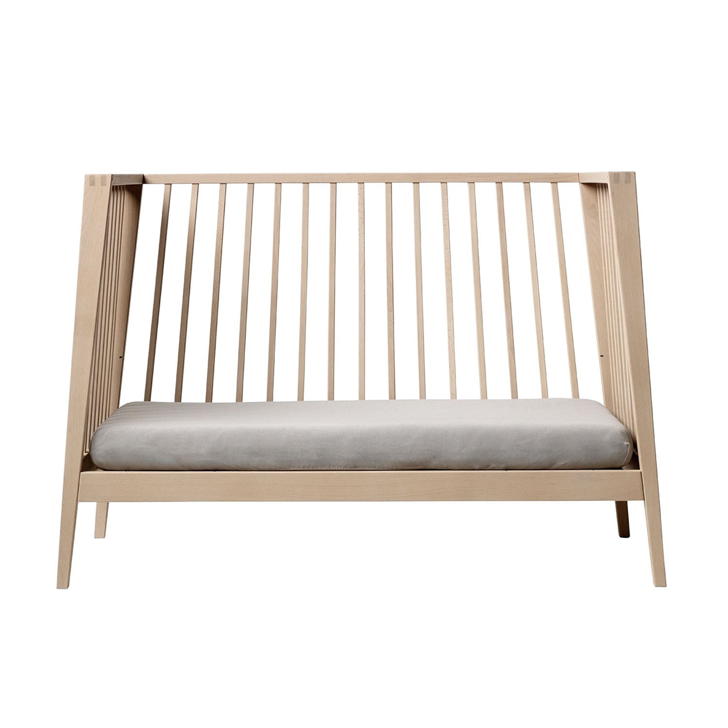 Leander Linea™ Baby Cot in toddler bed mode with open side.