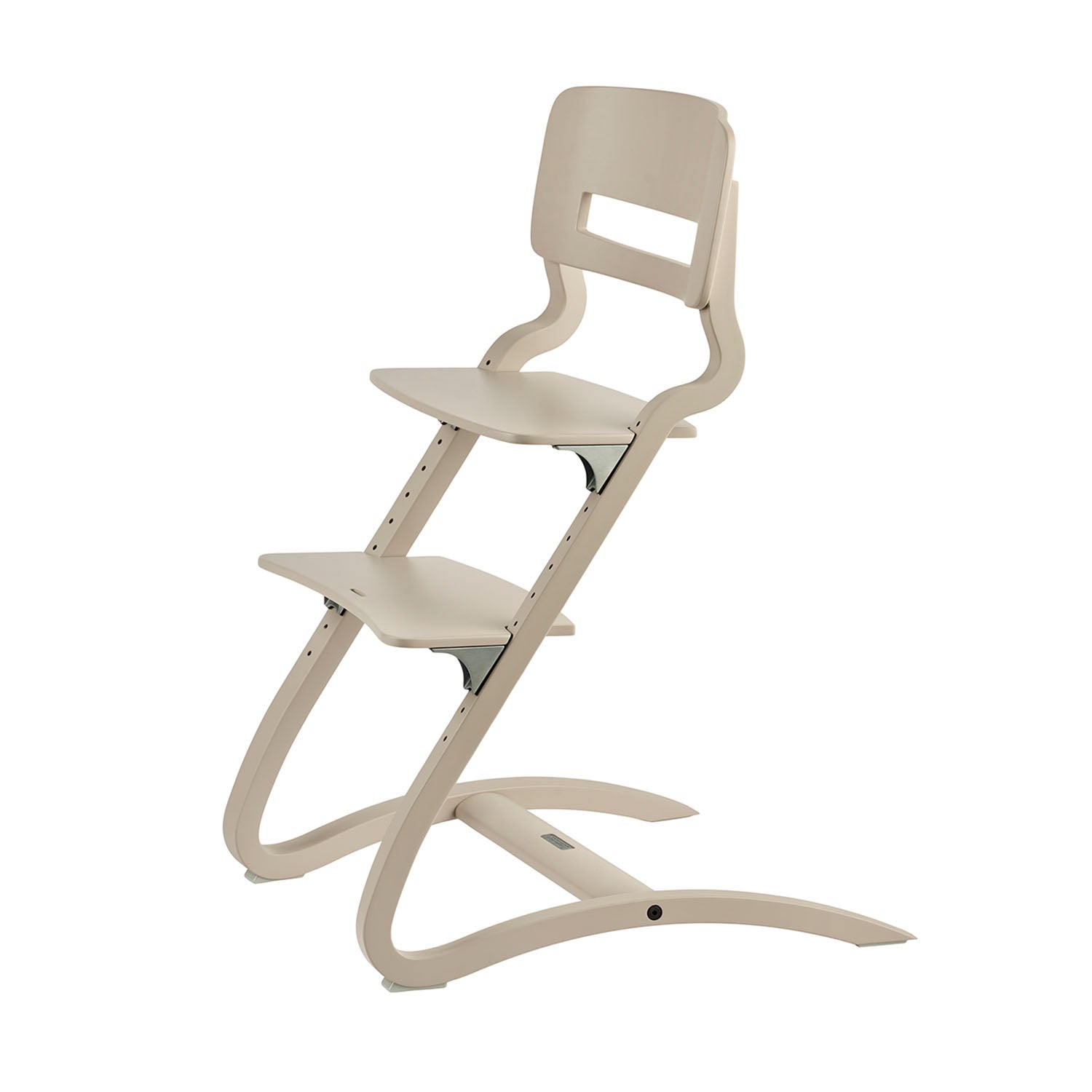 Leander Louie highchair with accessories in cappuccino colour.