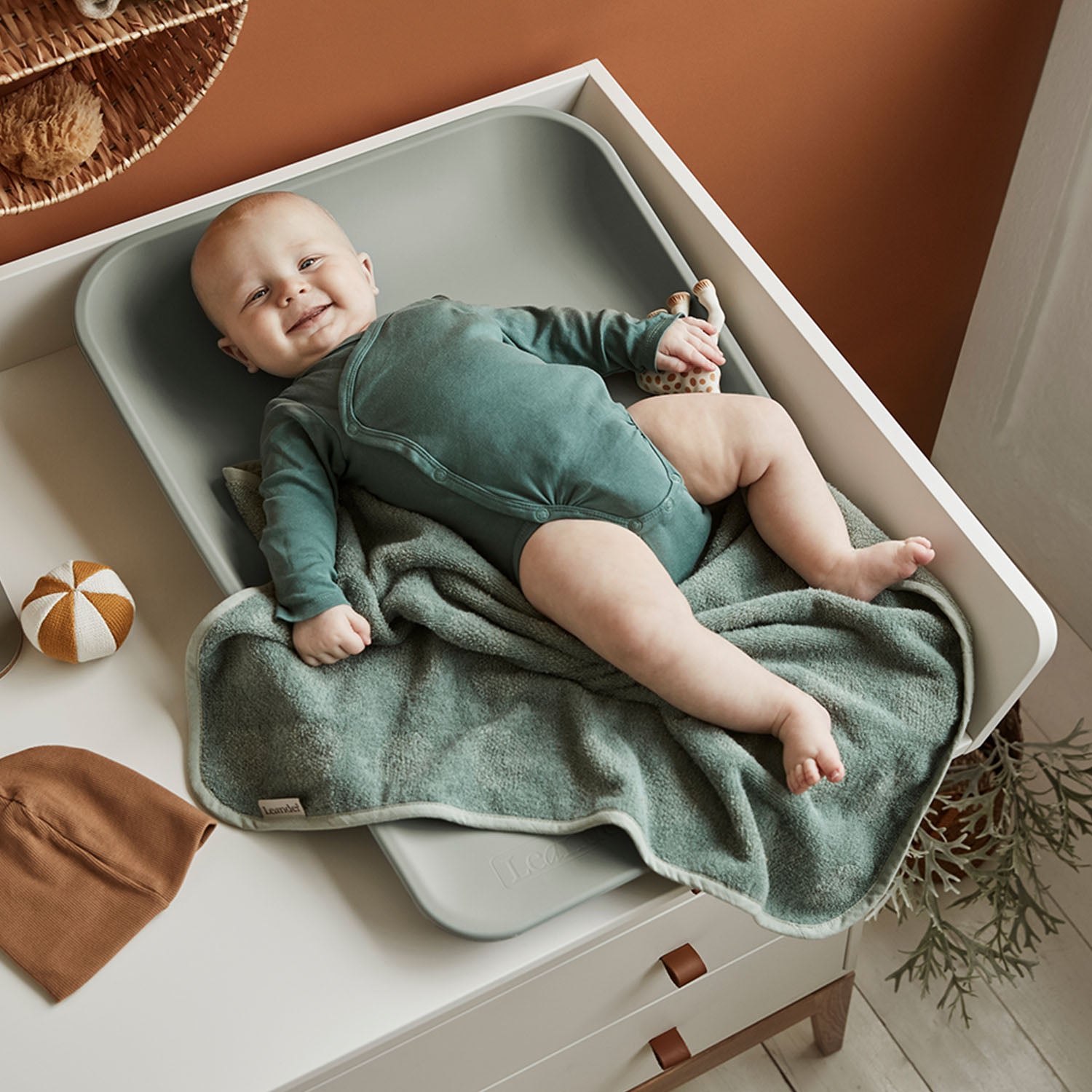 Child’s room with the Leander Luna™ dresser creating a clean and organized look.