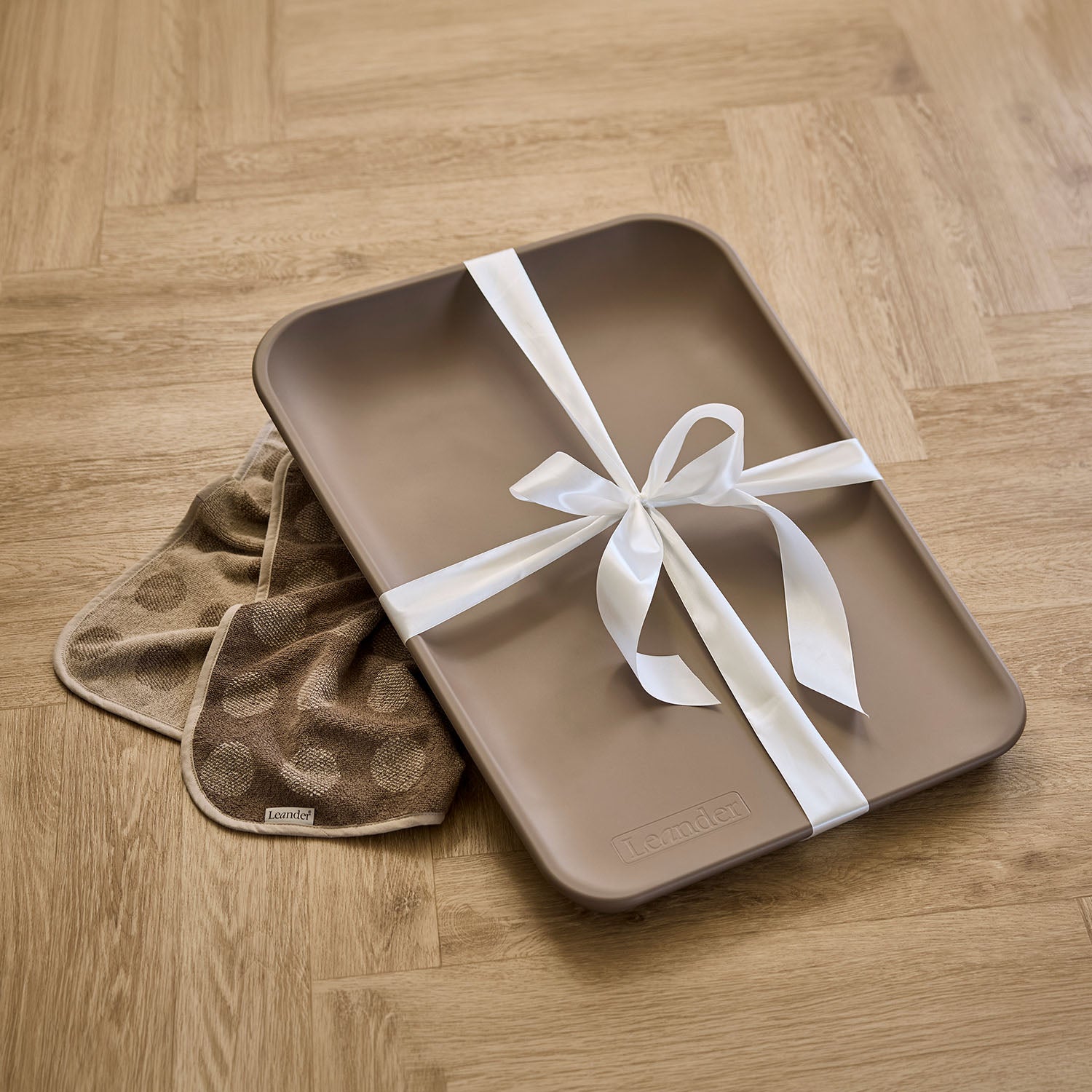 Leander Matty™ baby changing mat with organic cotton topper