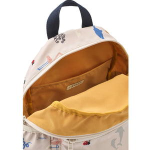 Compact capacity of 5.5 litres that fits a lunchbox, water bottle, pencil case, and more