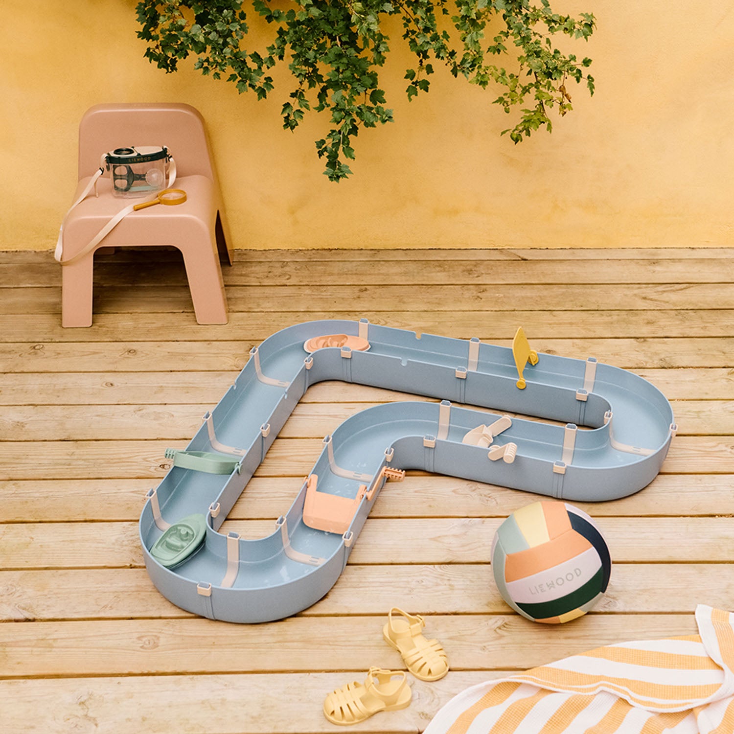 Easy-to-assemble water play set for active play.