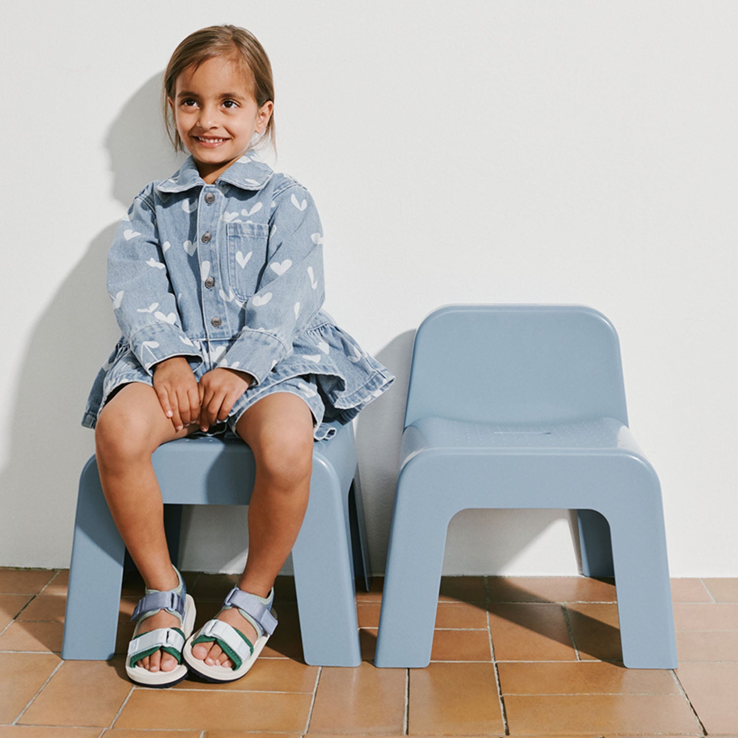 Comfortable children’s chair supporting back posture.