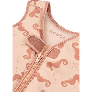 Showing liewood logo on the vest.