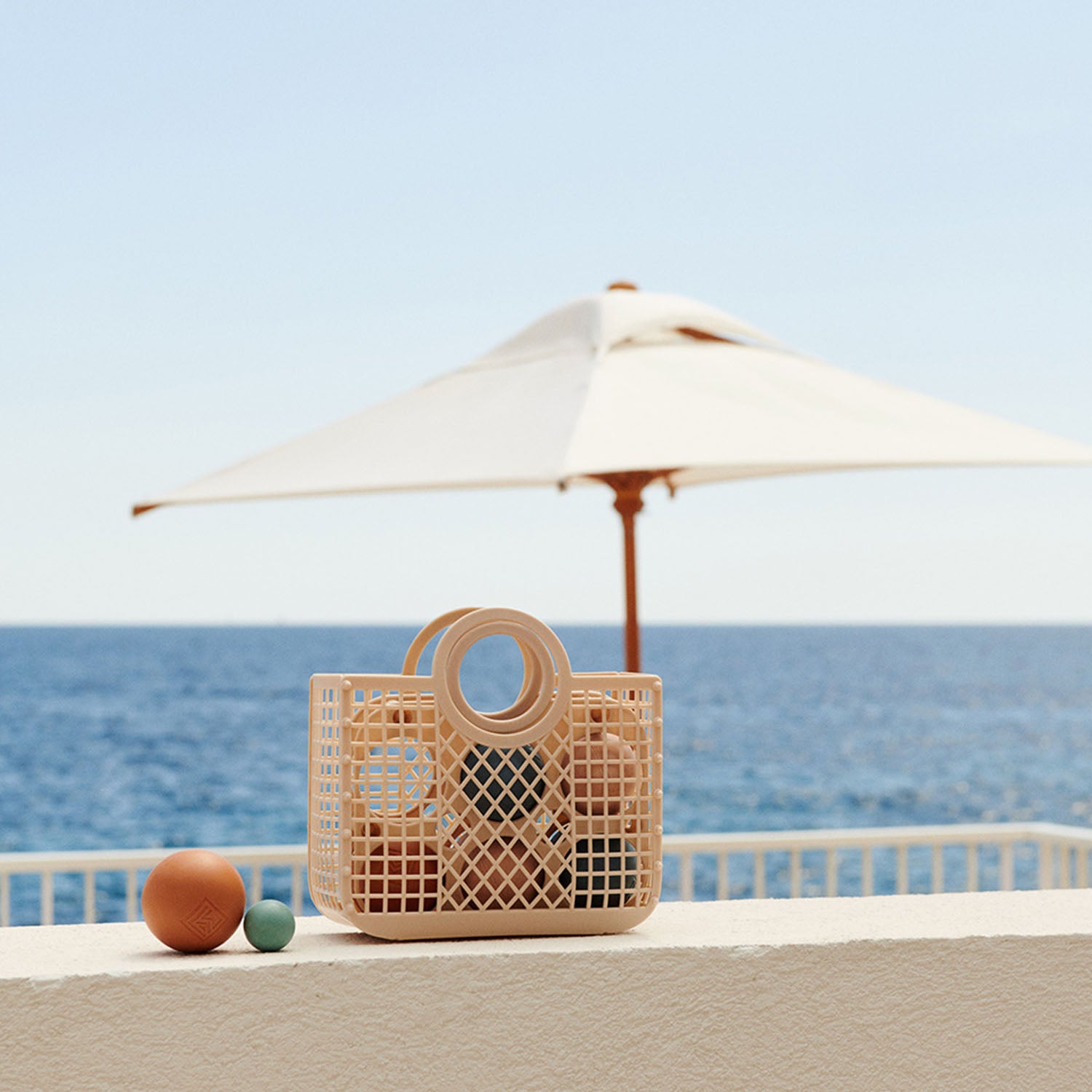 Carry bag with Liewood Emmett Petanque Set.