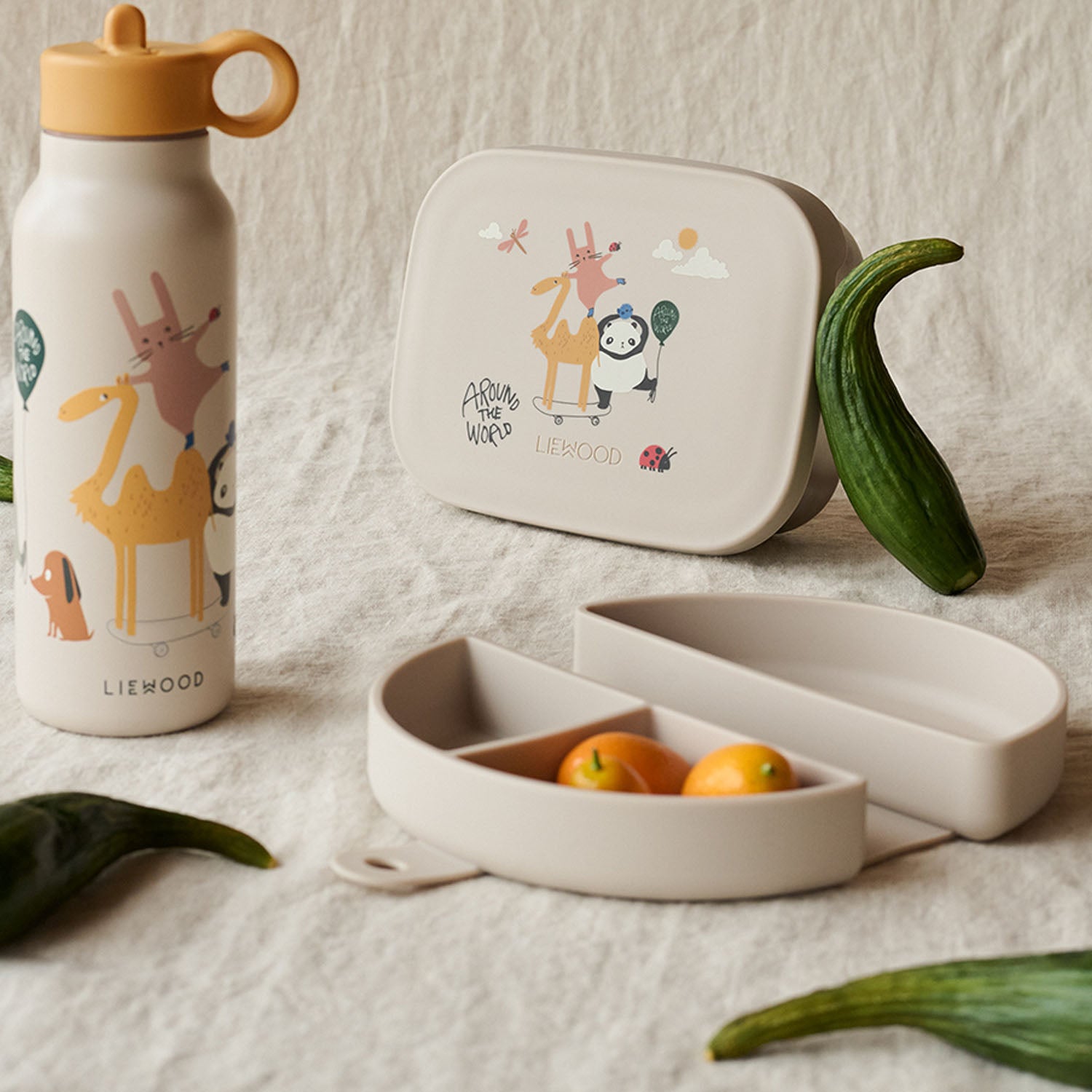 Side profile of the lunchbox highlighting the flexible and durable silicone material.