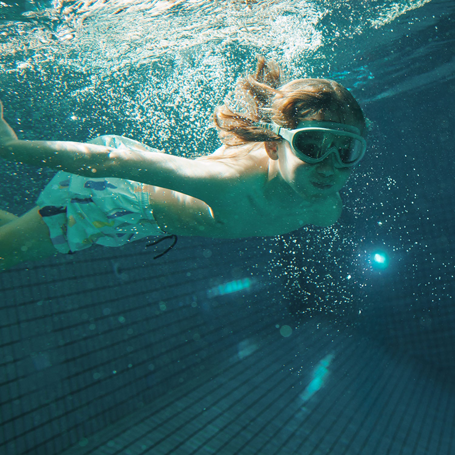 Soft silicone seal on Liewood kids swim goggles close-up.