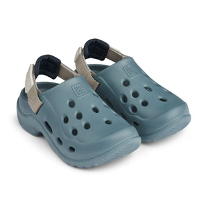 In milas sandals, LIEWOOD charms are removable.