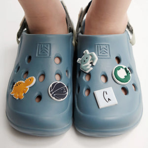 A kid is wearing Liewood milas sandals.