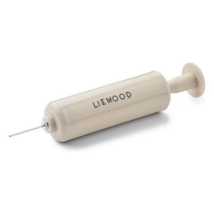Liewood volley ball include a handy ball pump.