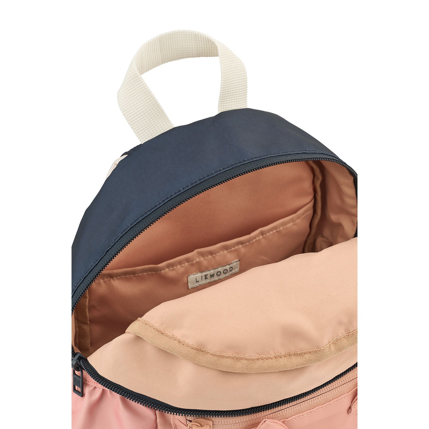 Showing liewood logo in the andreas backpack