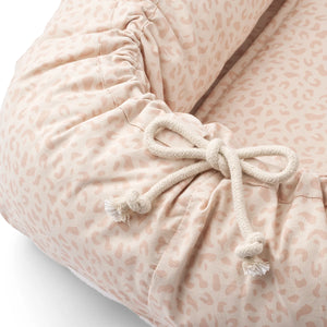 Close-up corner detail of Liewood Gro Baby Lift showing fabric ties and finish